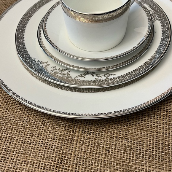 Vera Wang Other - Vera Wang Vera Lace Wedgewood 5PCE China set